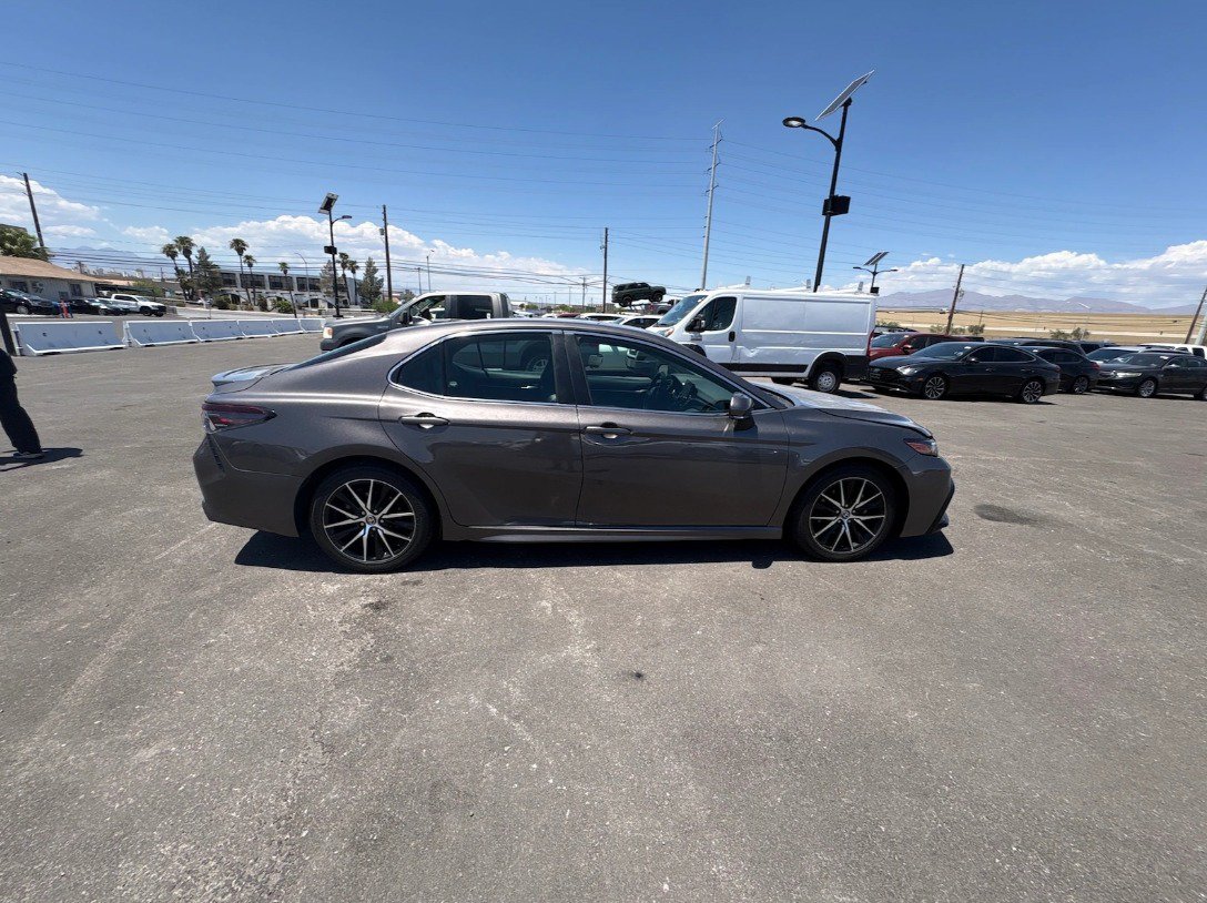 Used 2023 Toyota Camry SE FWD image 11