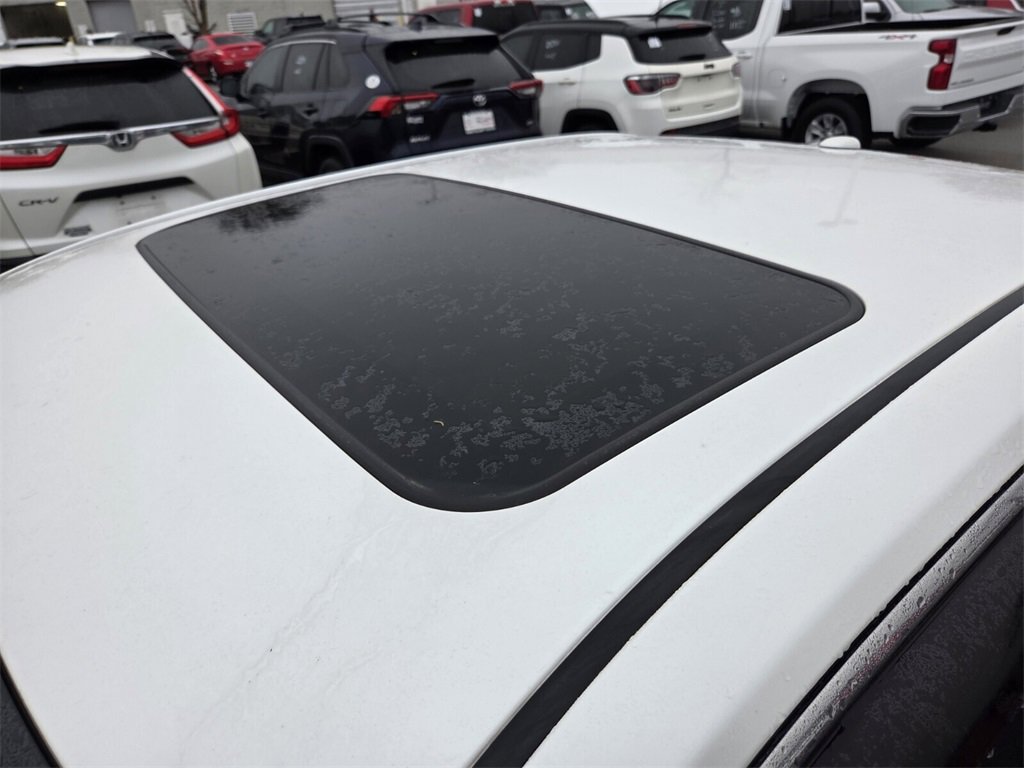 Used 2017 Toyota Camry XSE w/ Moonroof Package image 10