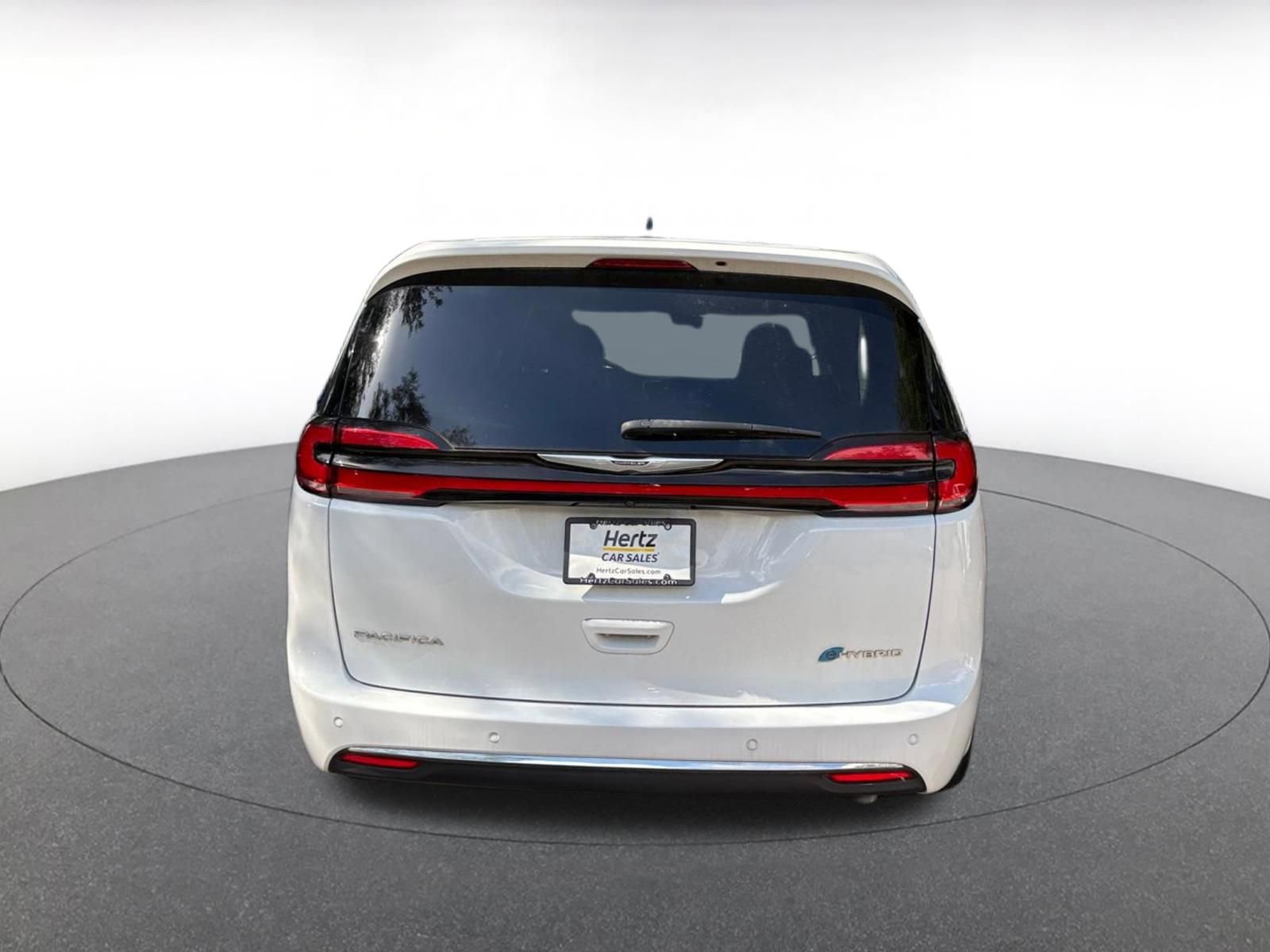 Used 2023 Chrysler Pacifica Limited FWD image 6