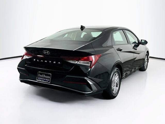Certified 2026 Hyundai Elantra SE w/ Cargo Package FWD image 9