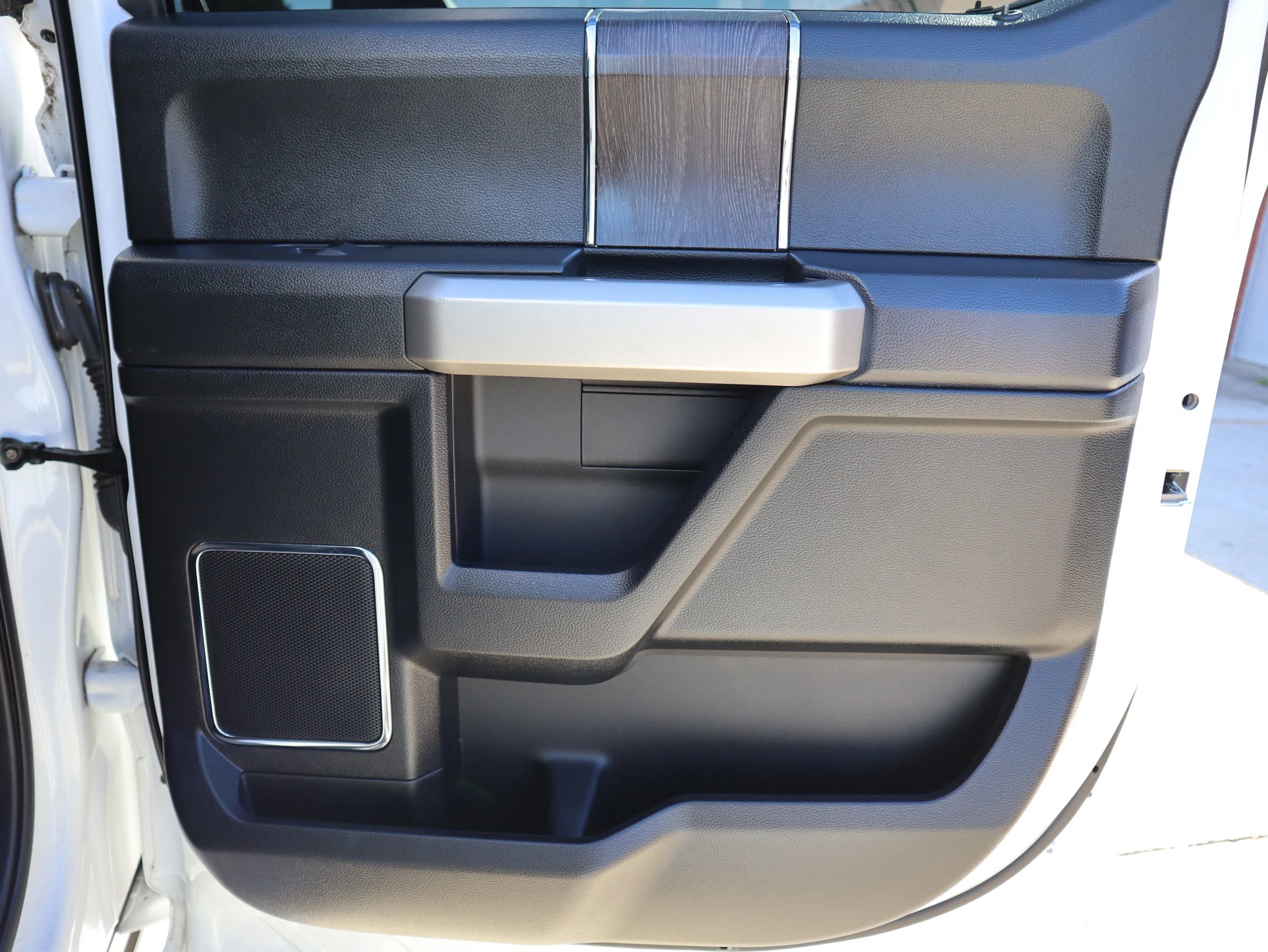 Used 2020 Ford F350 Lariat w/ Lariat Ultimate Package image 31