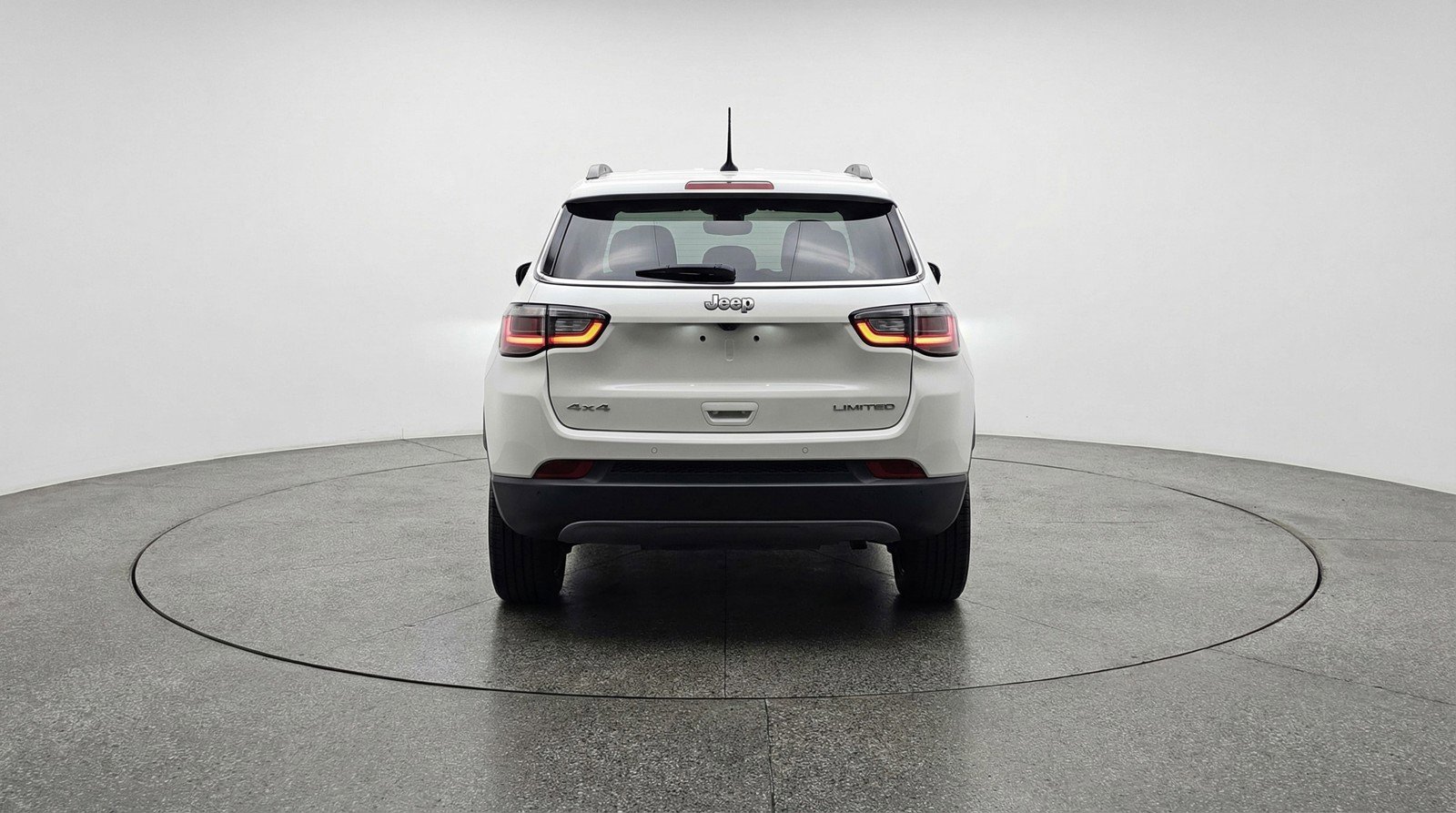 Used 2025 Jeep Compass Latitude image 7