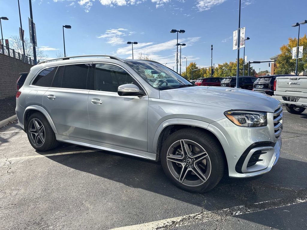 Used 2025 Mercedes-Benz GLS 450 4MATIC image 9