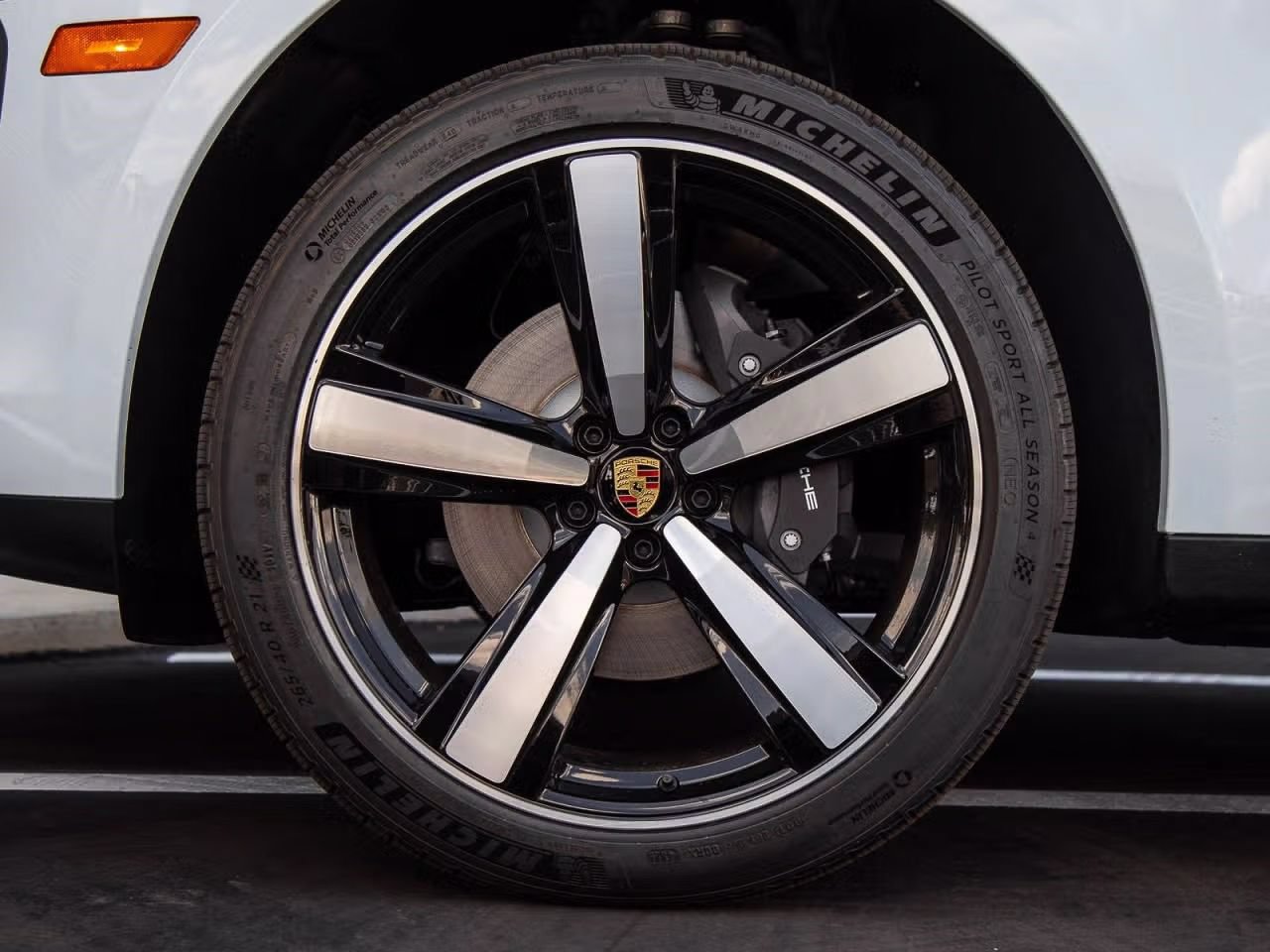 New 2026 Porsche Macan AWD/4WD image 12