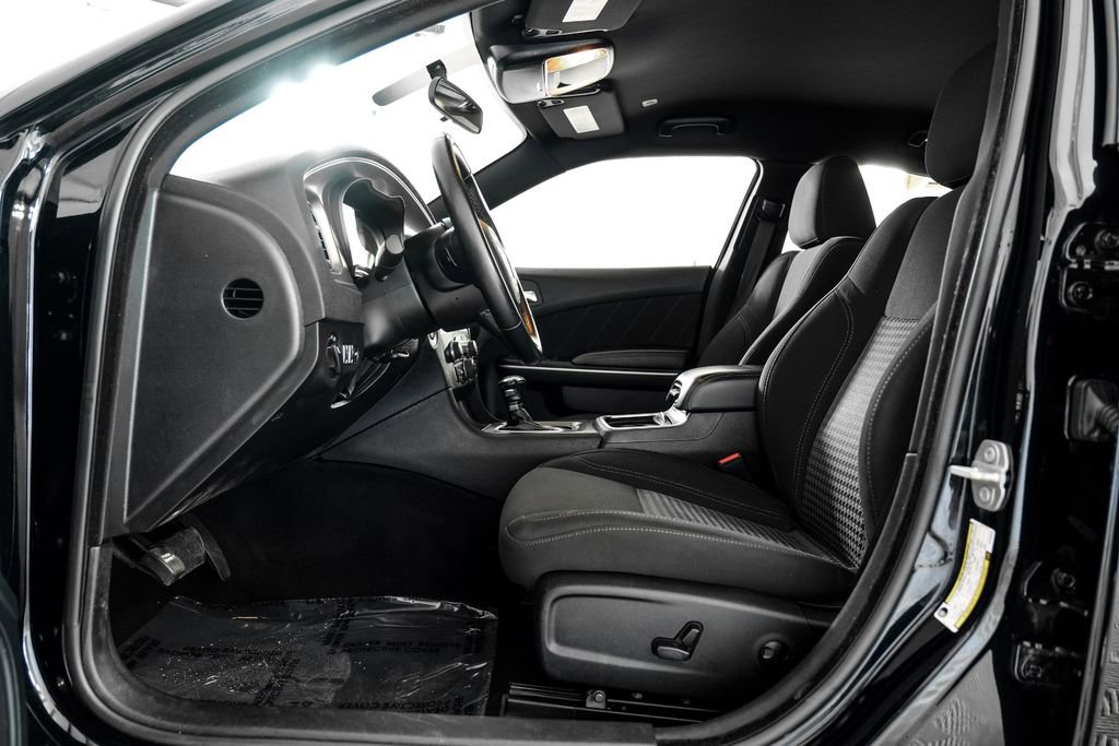 Used 2023 Dodge Charger SXT RWD image 4