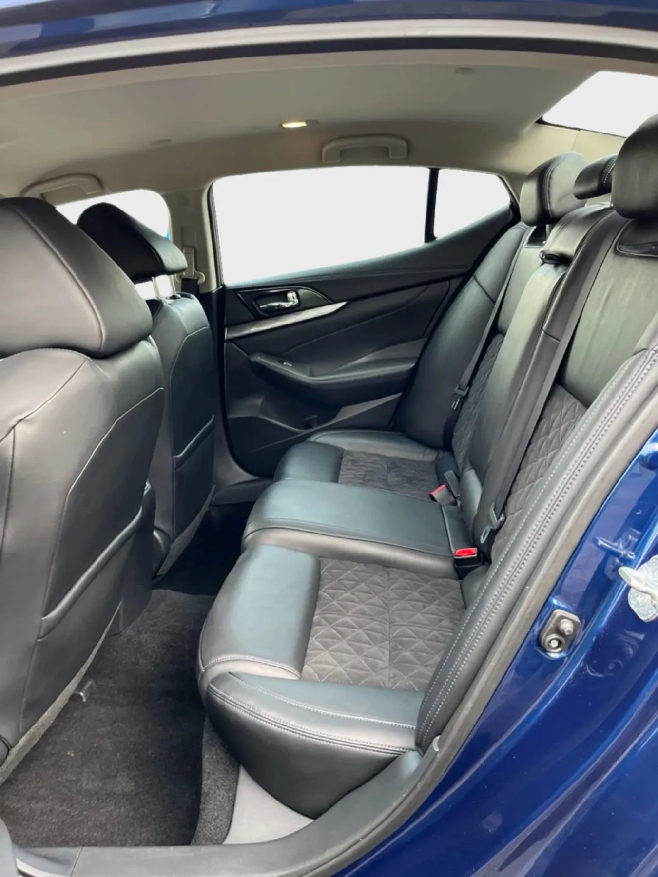 Used 2017 Nissan Maxima SR w/ Midnight Edition image 10