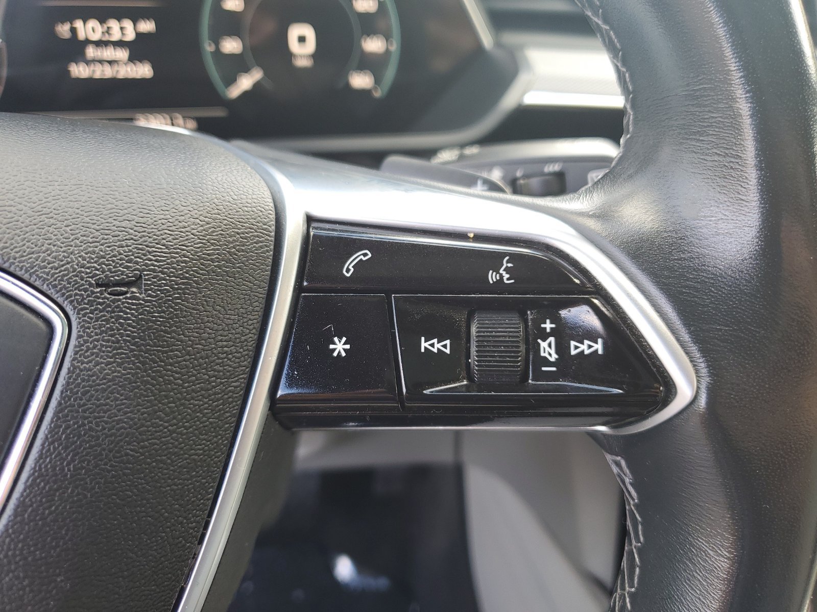 Used 2024 Audi Q8 e-tron Premium Plus AWD/4WD image 31