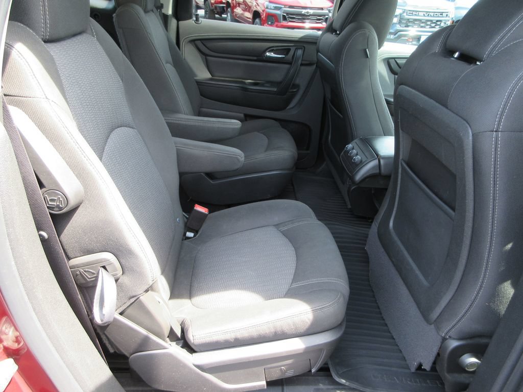 Used 2017 Chevrolet Traverse LT w/ Style and Technology Package FWD image 18