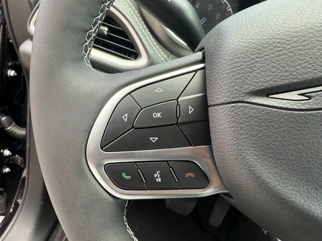 New 2027 Chrysler Pacifica Limited w/ Family Tech Group FWD image 31