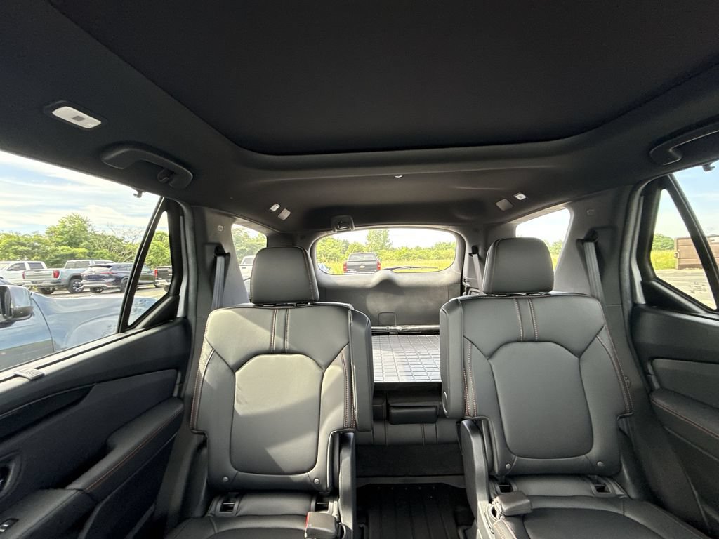 Used 2025 Honda Pilot TrailSport image 28