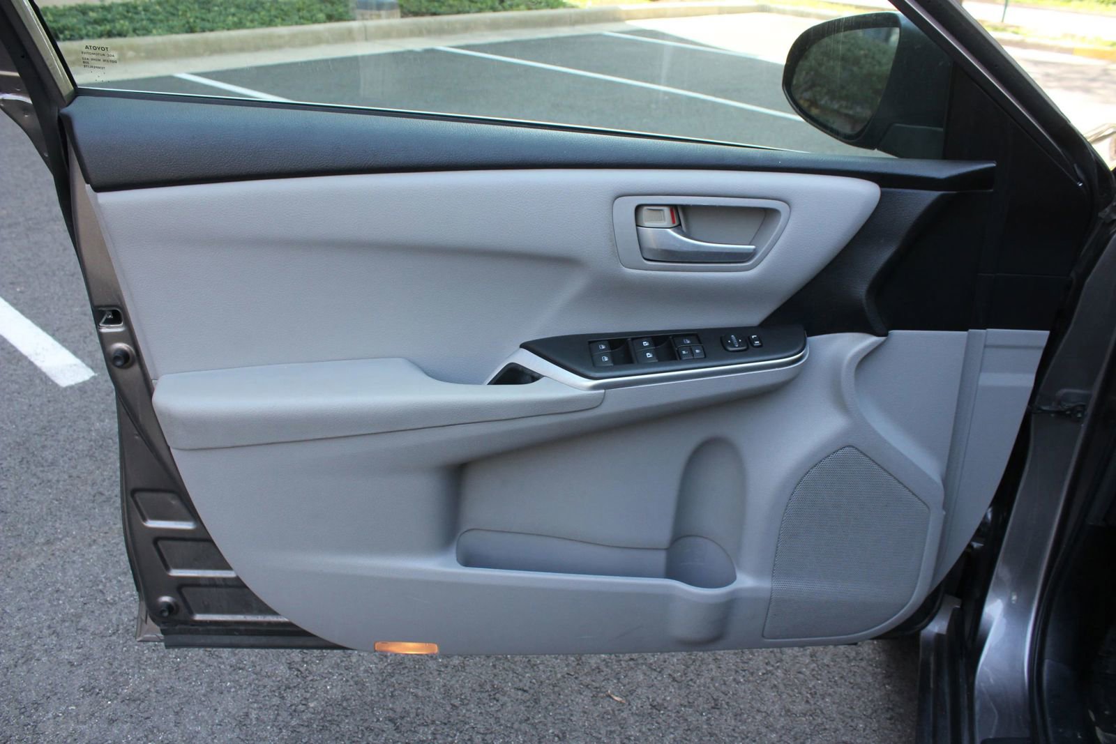 Used 2015 Toyota Camry SE w/ Moonroof Package FWD image 15