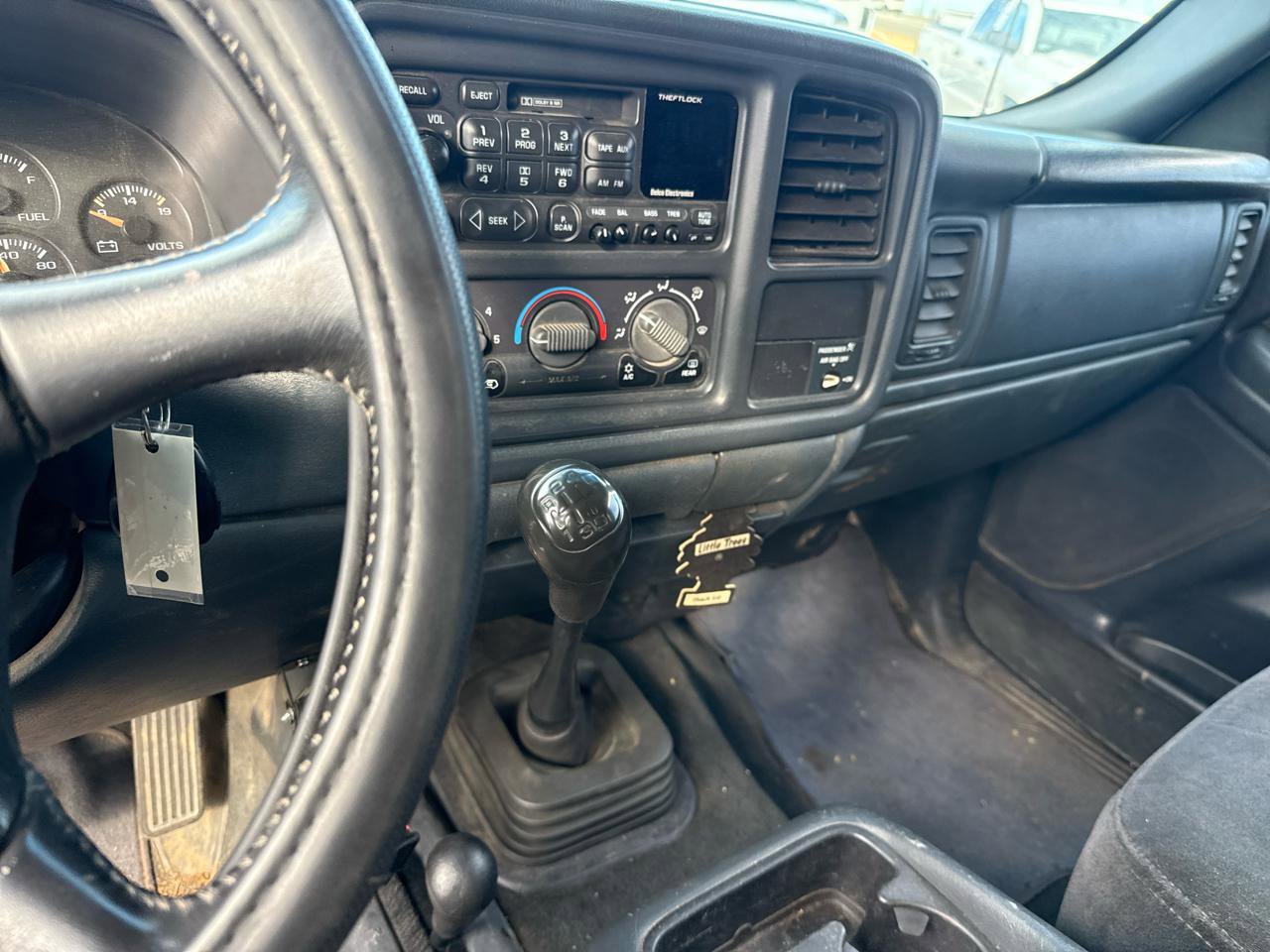 Used 2001 Chevrolet Silverado 3500 LS AWD/4WD image 2