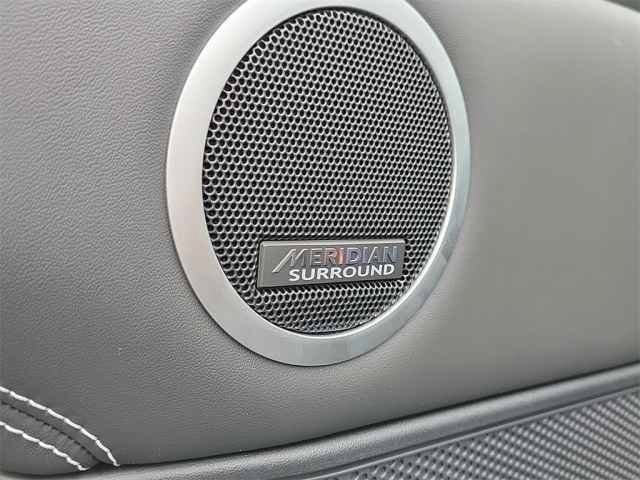 New 2025 Land Rover Discovery Metropolitan Edition AWD/4WD image 14