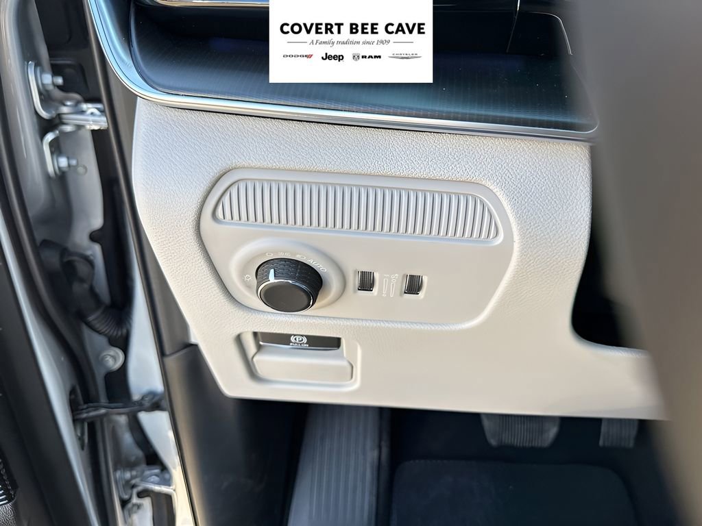 New 2026 Jeep Grand Wagoneer Summit w/ Premium Group III image 34