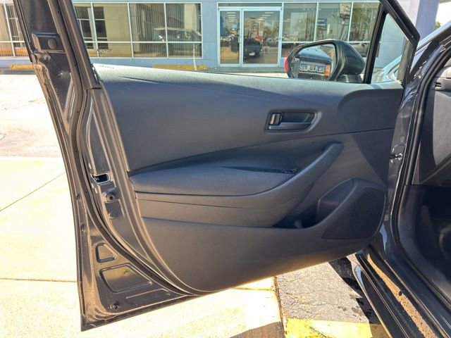 Used 2025 Toyota Corolla LE w/ LE Premium Package FWD image 22