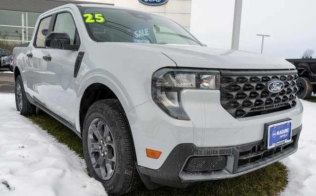 New 2025 Ford Maverick XLT w/ XLT Luxury Package image 3