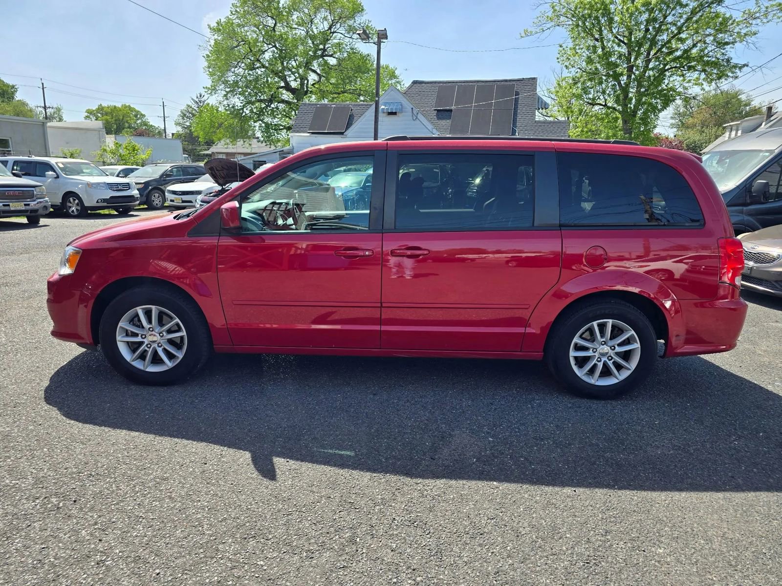 Used 2016 Dodge Grand Caravan SXT w/ Rear Park Assist Package FWD image 11