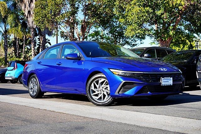Certified 2024 Hyundai Elantra SEL FWD image 2
