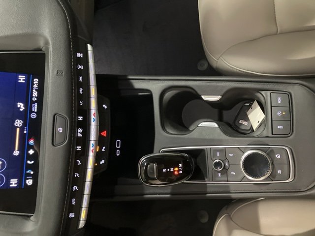 Used 2020 Cadillac XT4 Luxury w/ Cold Weather Package image 17