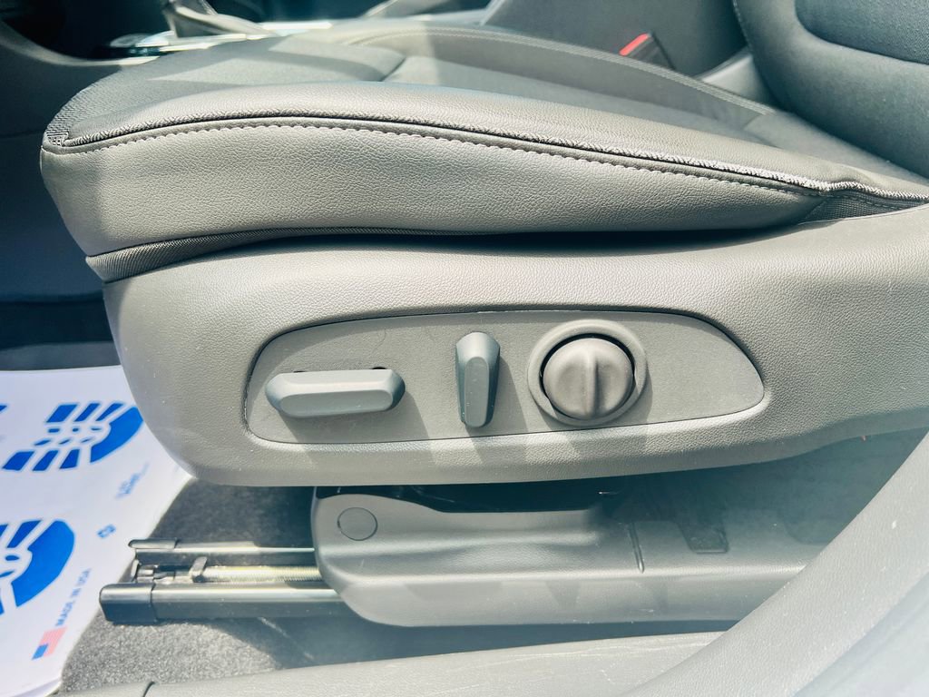 Used 2023 Buick Encore GX Preferred w/ Cold Weather Comfort Package FWD image 17