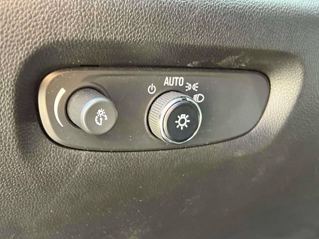 Used 2023 Chevrolet Traverse LT AWD/4WD image 22