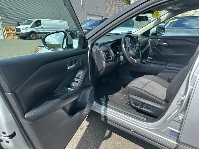 Used 2024 Nissan Rogue SV AWD/4WD image 11