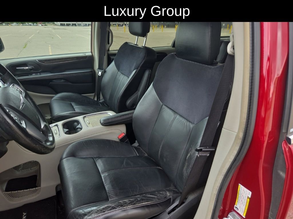 Used 2012 Chrysler Town & Country Limited w/ Luxury Group FWD image 15