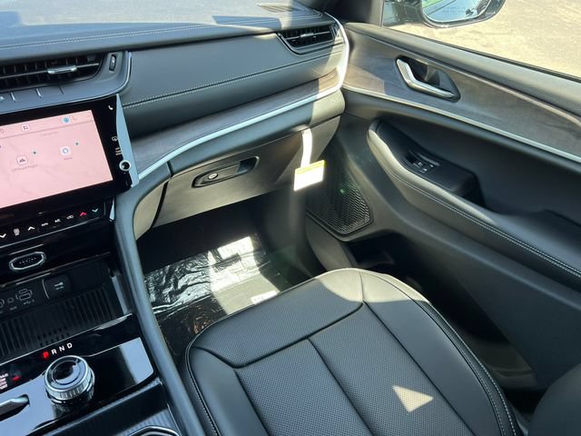 New 2026 Jeep Grand Cherokee L Limited w/ Luxury Tech Group II AWD/4WD image 34