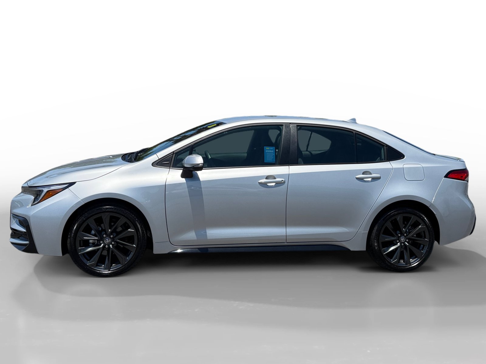 Used 2025 Toyota Corolla SE FWD image 2