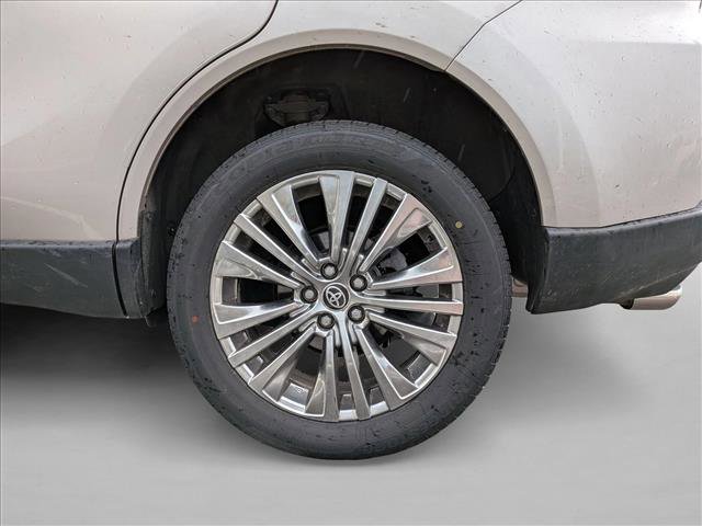 Used 2024 Toyota Venza Limited AWD/4WD image 13