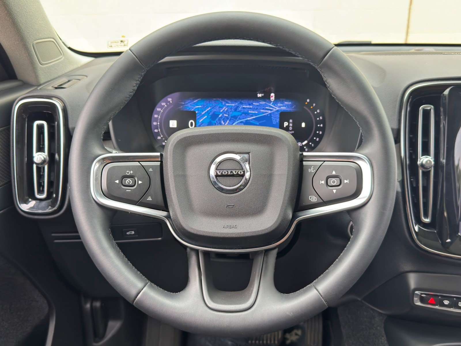 Used 2025 Volvo XC40 B5 Plus w/ Protection Package Premier AWD/4WD image 22
