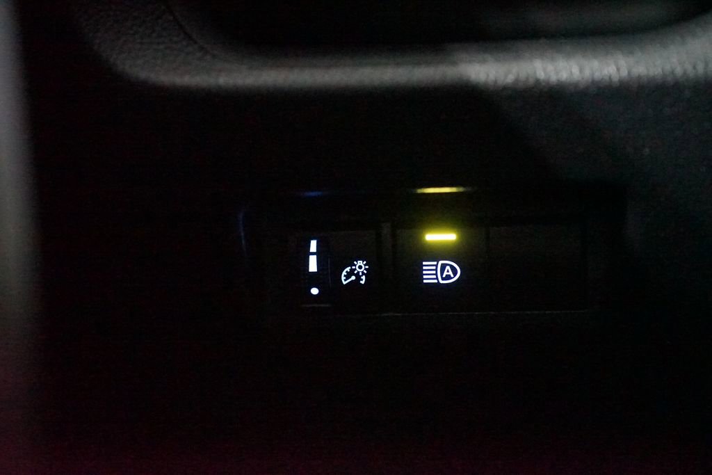 Used 2022 Toyota RAV4 LE image 22