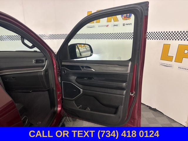 Used 2024 Jeep Wagoneer Series II AWD/4WD image 24