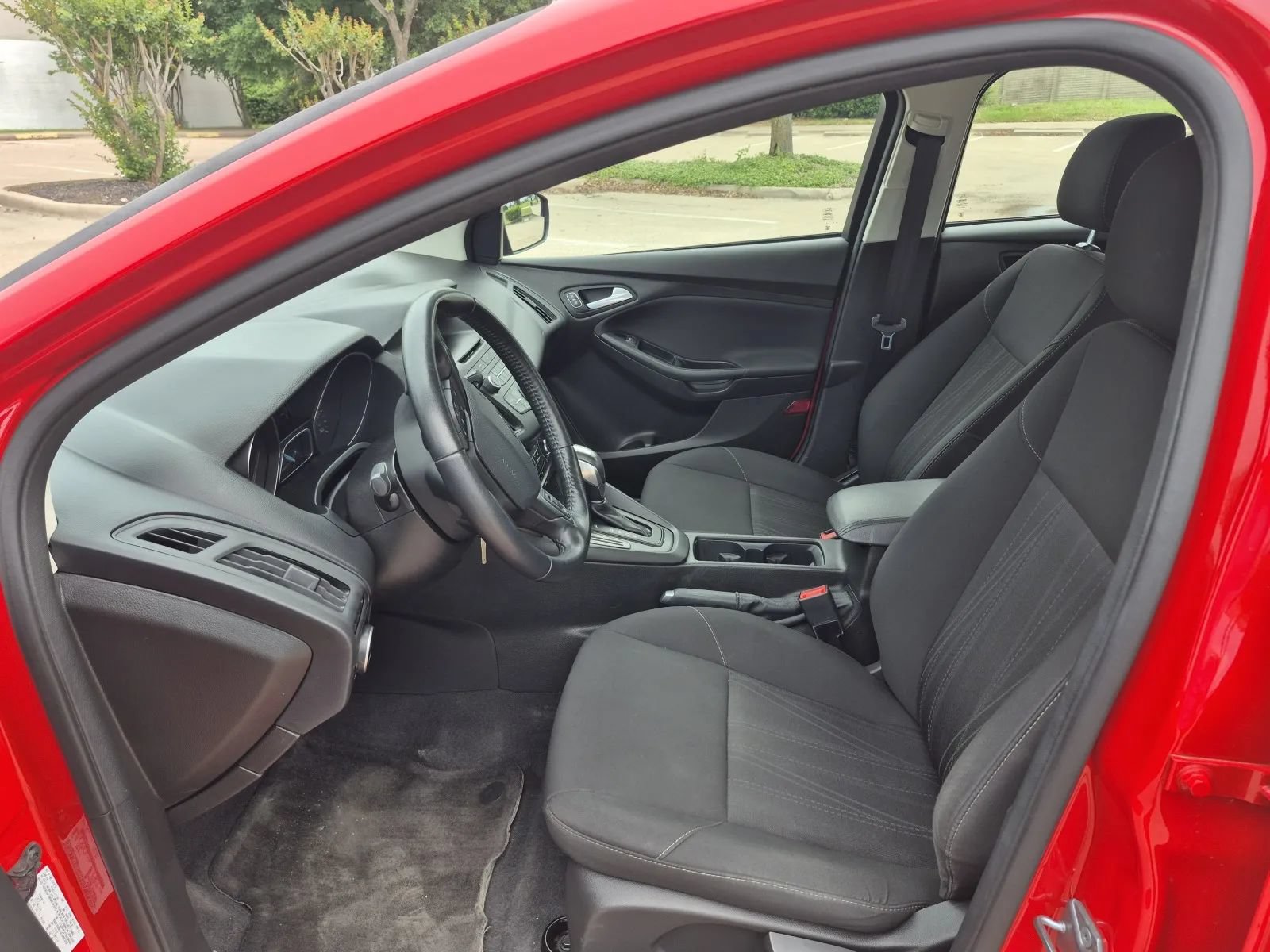 Used 2016 Ford Focus SE w/ SE Sport Package FWD image 12