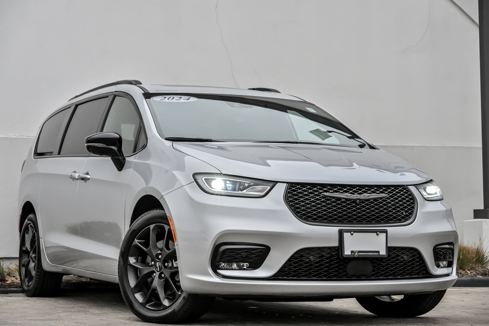 Used 2024 Chrysler Pacifica Limited w/ S Appearance Package