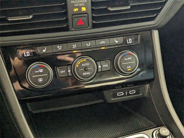 Certified 2022 Volkswagen Jetta SE w/ Panoramic Sunroof Package image 23