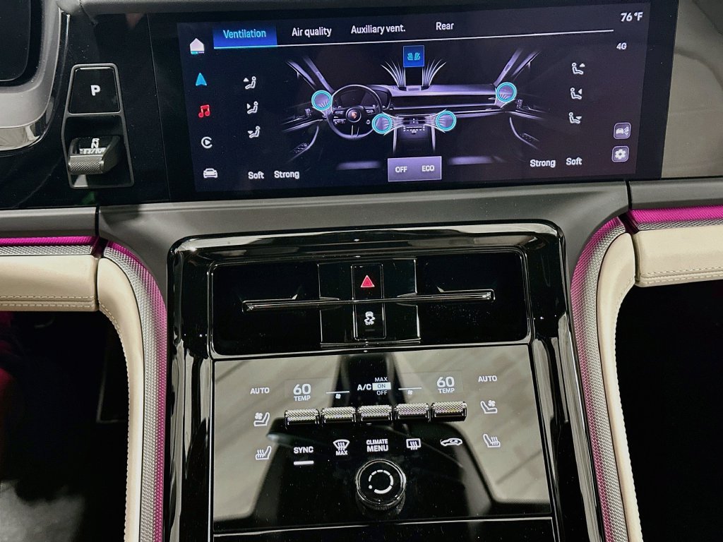 Certified 2025 Porsche Panamera image 17