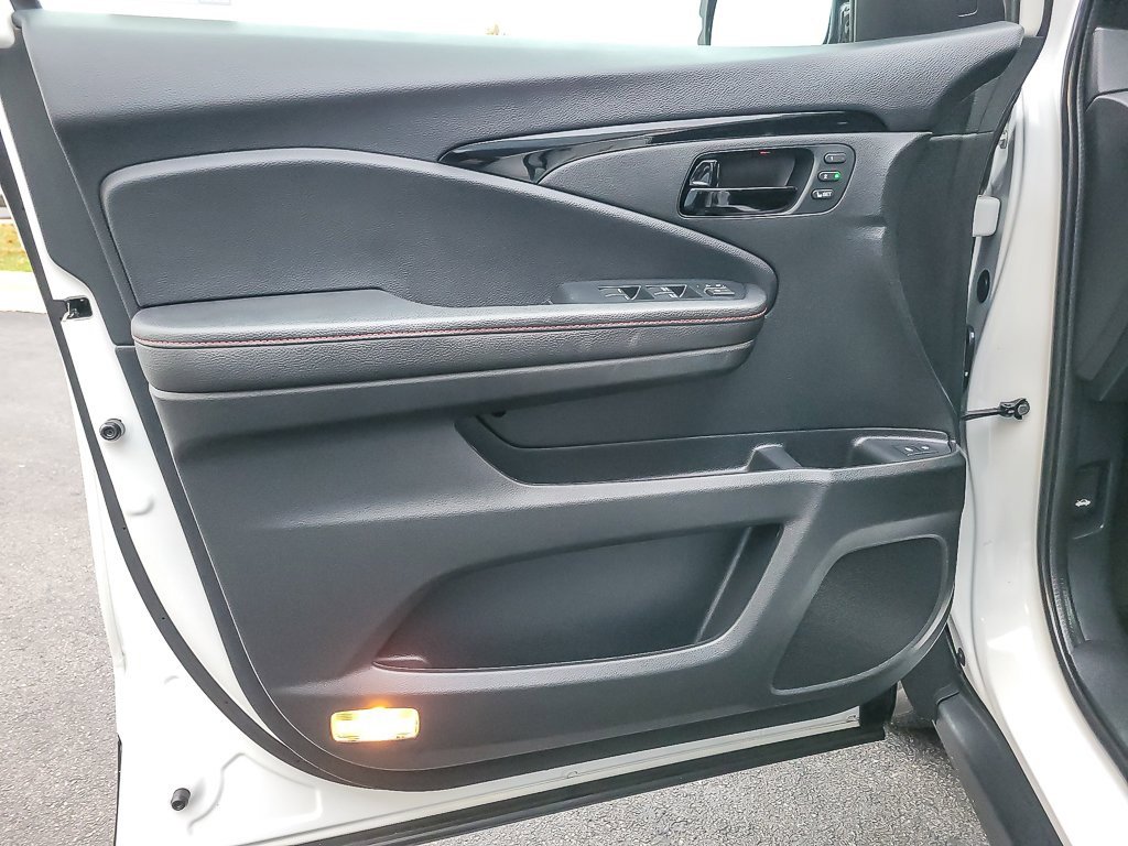 Used 2024 Honda Passport Black Edition image 17