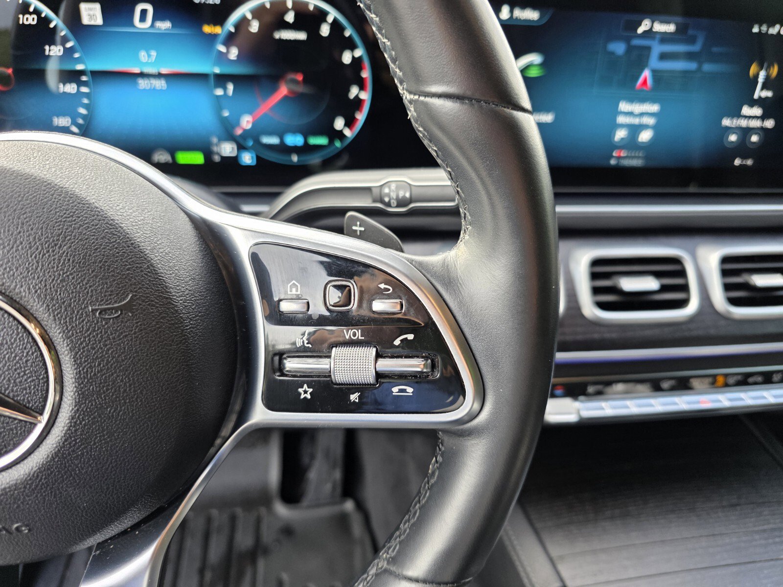 Used 2022 Mercedes-Benz GLS 450 4MATIC image 25