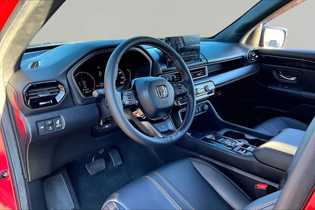 Used 2025 Honda Pilot TrailSport image 14