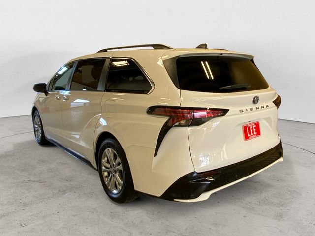 Used 2022 Toyota Sienna XSE w/ XSE Plus Package image 3