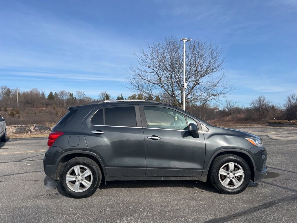 Used 2018 Chevrolet Trax LT w/ Sun & Sound Package image 3
