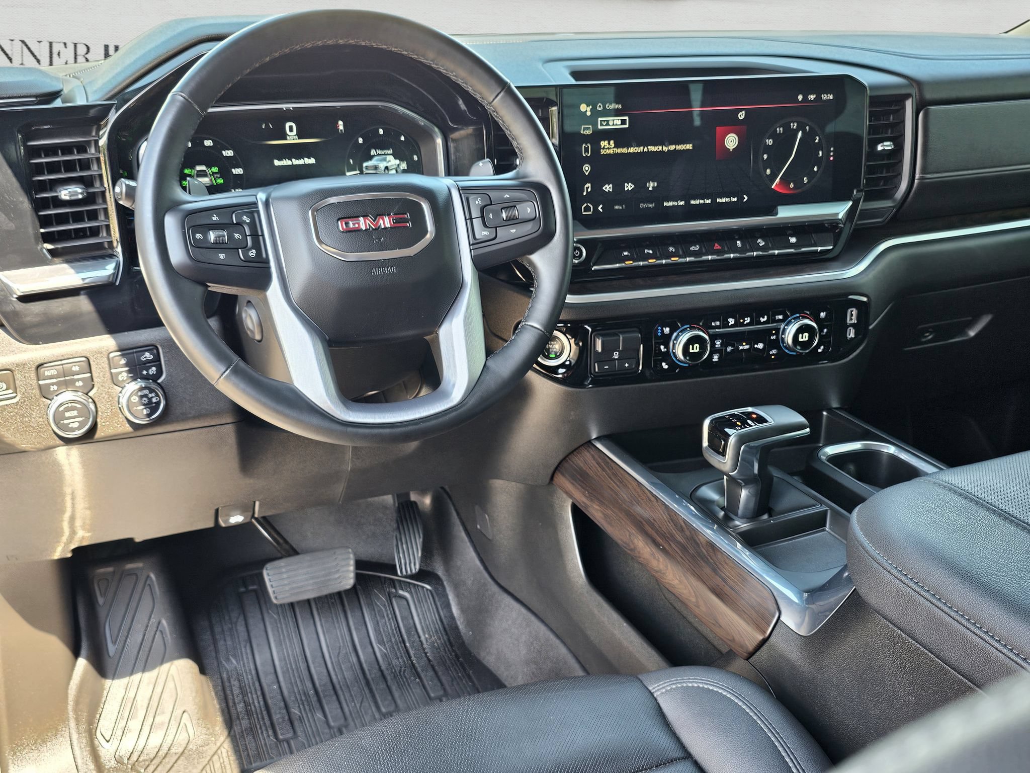 Used 2023 GMC Sierra 1500 SLT w/ SLT Premium Plus Package AWD/4WD image 36