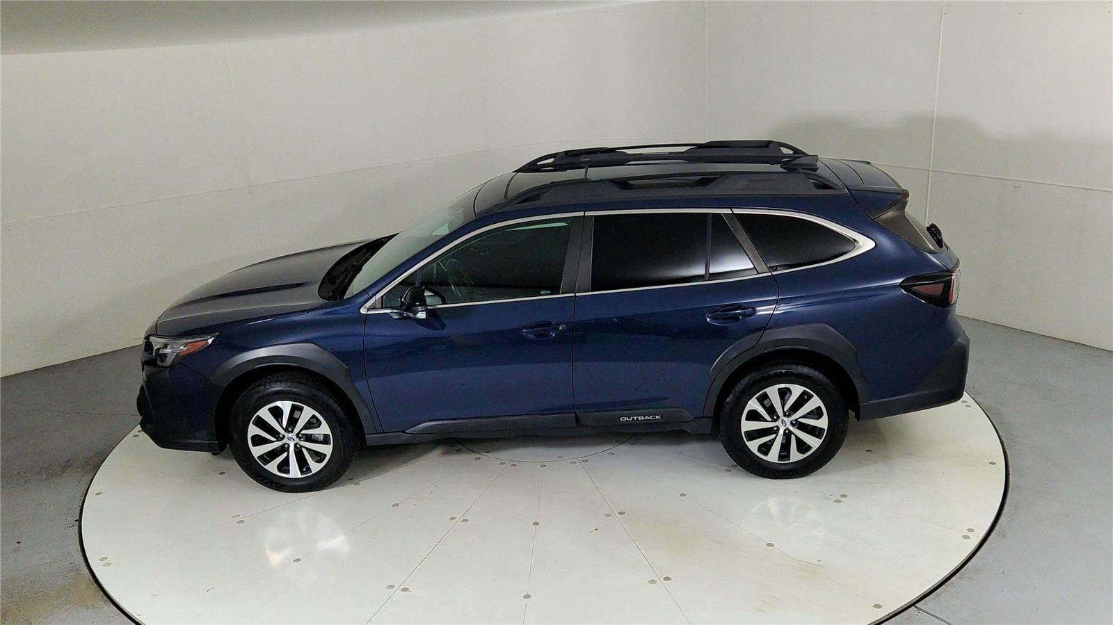 Used 2023 Subaru Outback Premium image 38