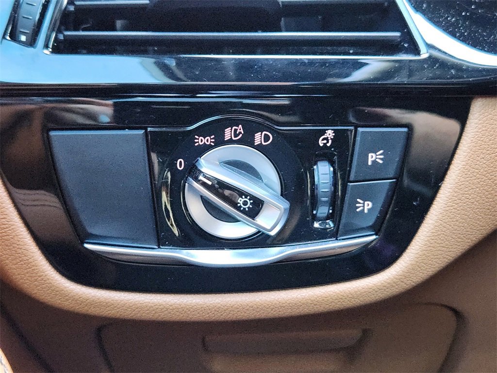 Used 2022 BMW 530e xDrive 530e iPerformance w/ M Sport Package image 31