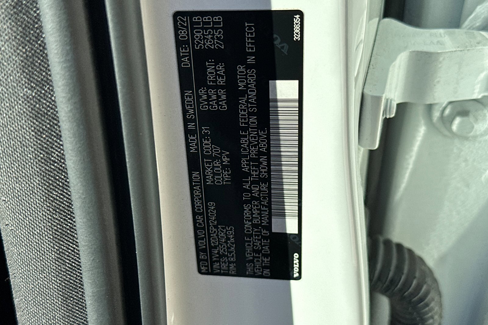 Certified 2023 Volvo XC60 B5 Ultimate w/ Climate Package image 37