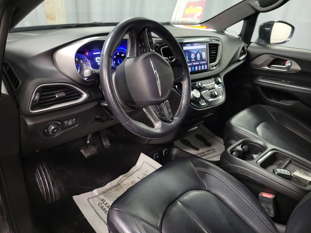 Used 2020 Chrysler Pacifica Touring-L w/ Advanced Safetytec Group image 14