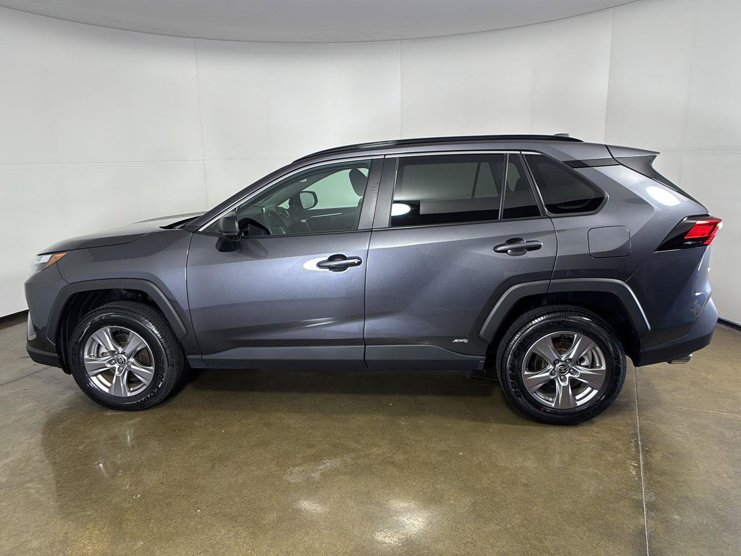 Used 2025 Toyota RAV4 LE AWD/4WD image 16