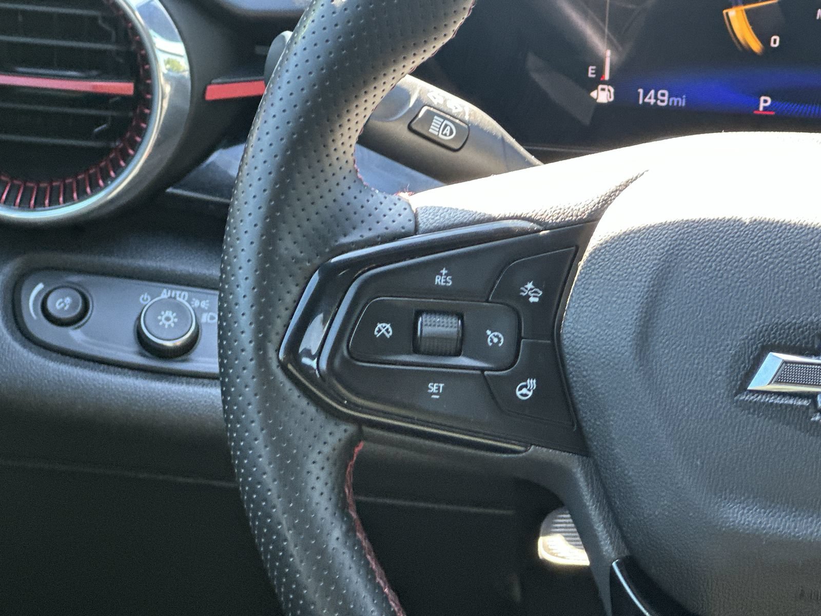 Used 2025 Chevrolet Trax RS w/ Sunroof Package FWD image 20