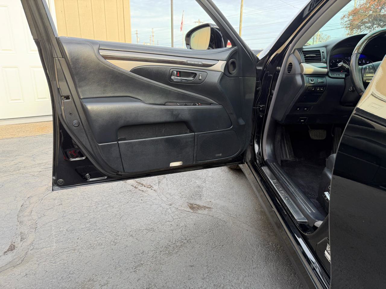 Used 2013 Lexus LS 460 Luxury Sedan AWD w/ Comfort Pkg image 26